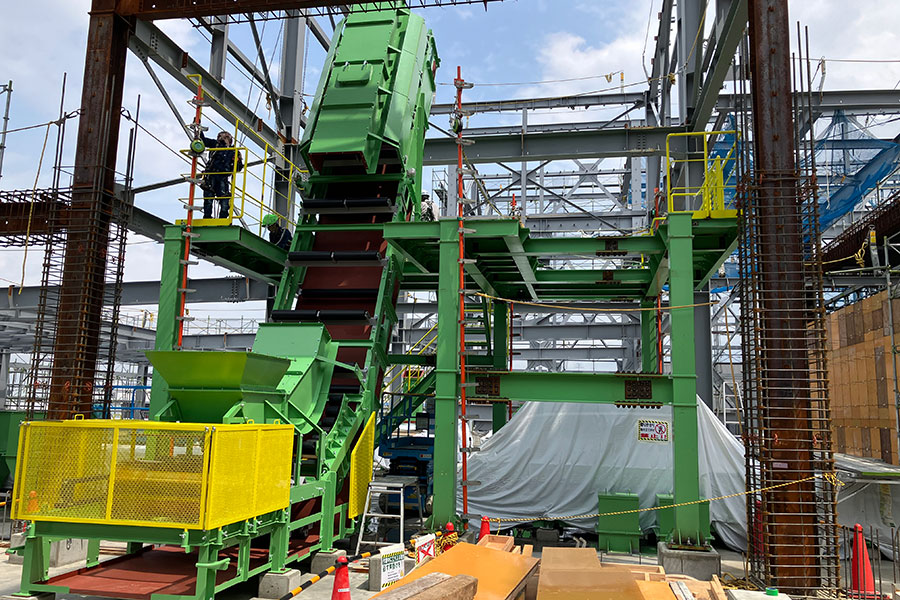 缶・ペットボトル搬送コンベヤ据付